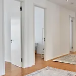 Niro I Design Apartment, Modern, Ebenerdig, 3 Schlafzimmer *
