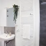 Niro I Design Apartment, Modern, Ebenerdig, 3 Schlafzimmer *