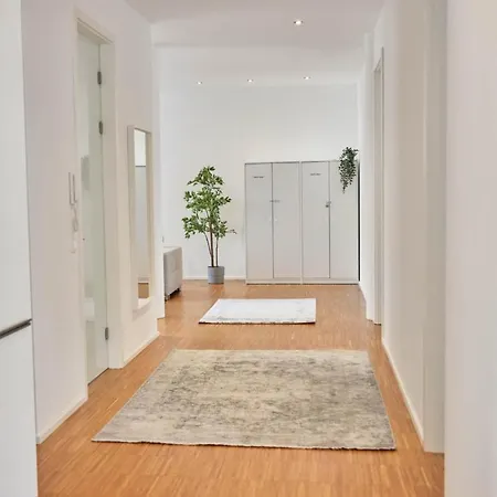 Niro I Design Apartment, Modern, Ebenerdig, 3 Schlafzimmer 아파트 바인하임