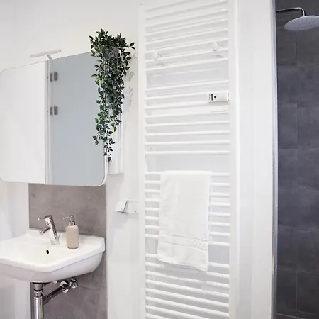 Niro I Design Apartment, Modern, Ebenerdig, 3 Schlafzimmer *